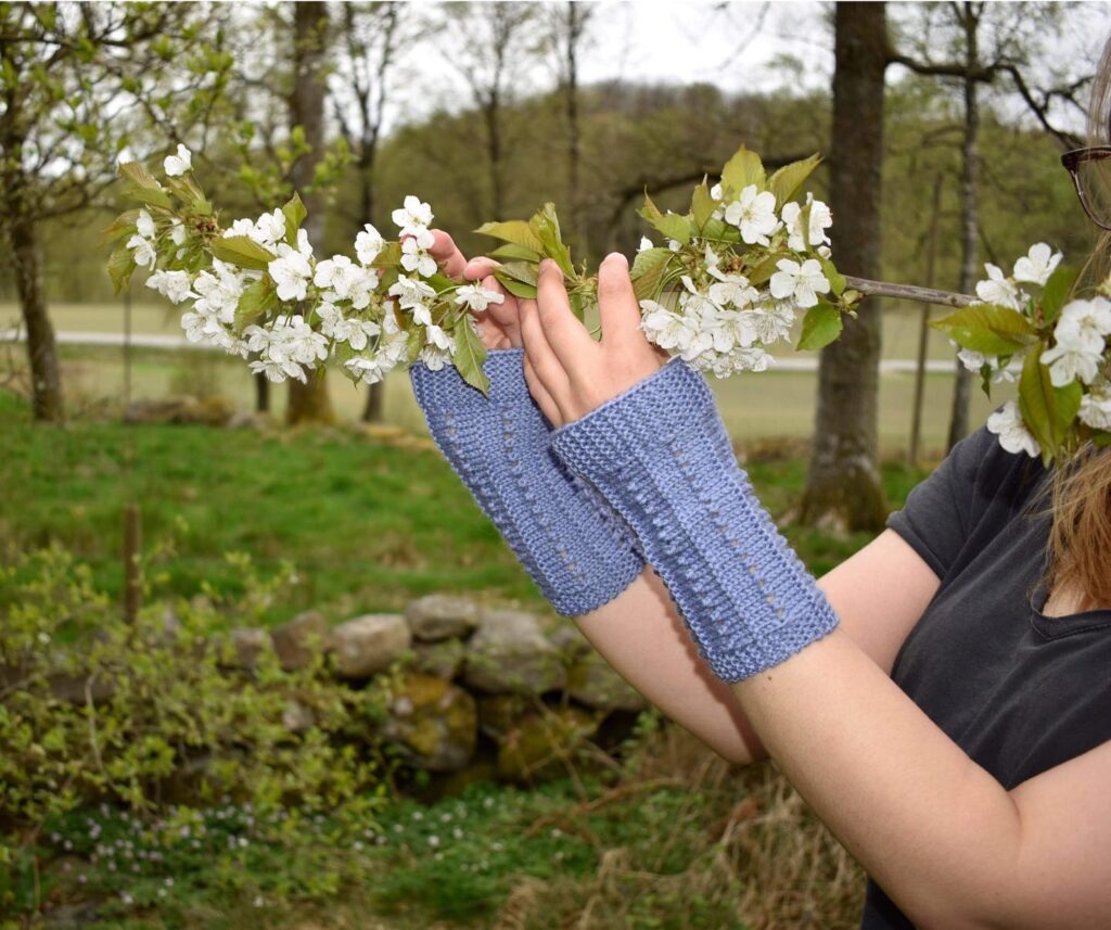 Insidesbild ur boken Sticka Pulsvärmare Vantar