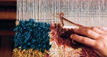 Insidesbild ur boken Att väva.