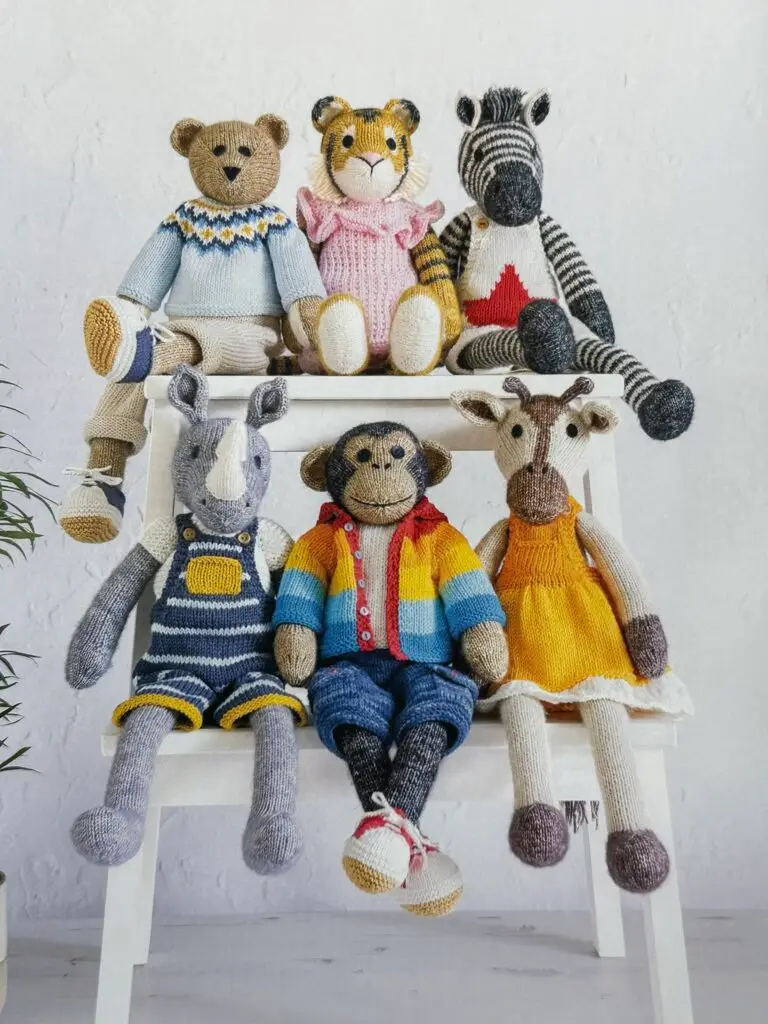 Insidesbild ur boken: Stickade vilda djurvänner