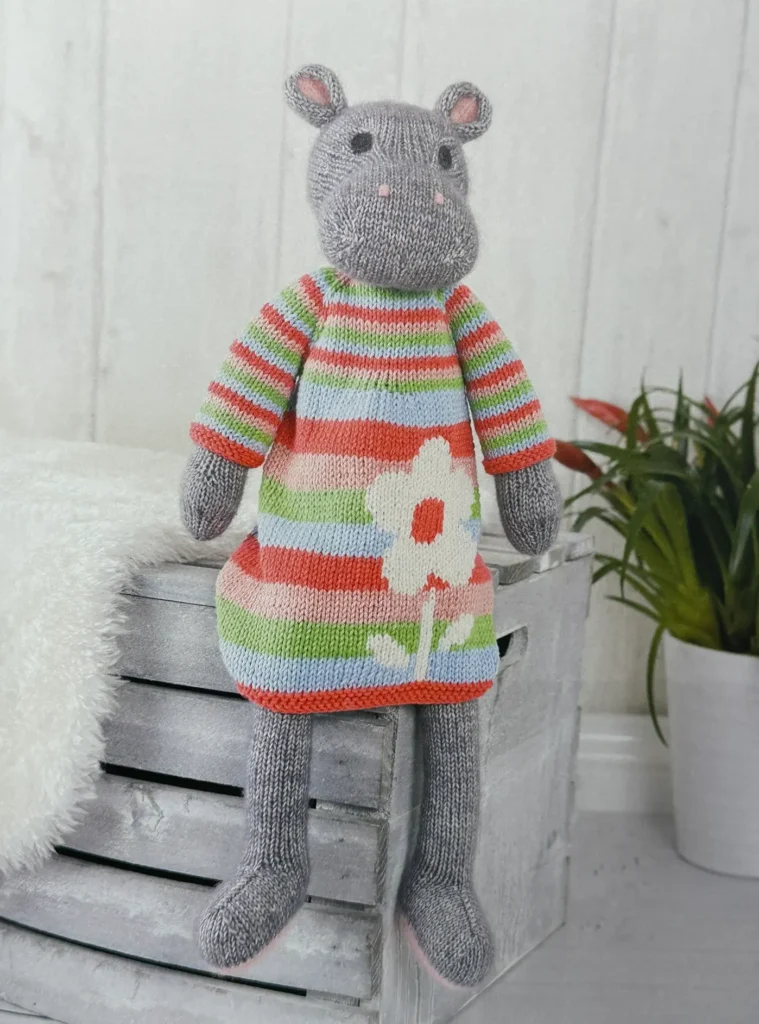 Insidesbild ur boken: Stickade vilda djurvänner