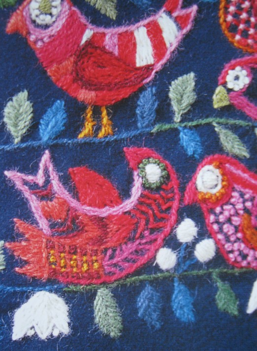 Insidesbild ur boken: Yllebroderier