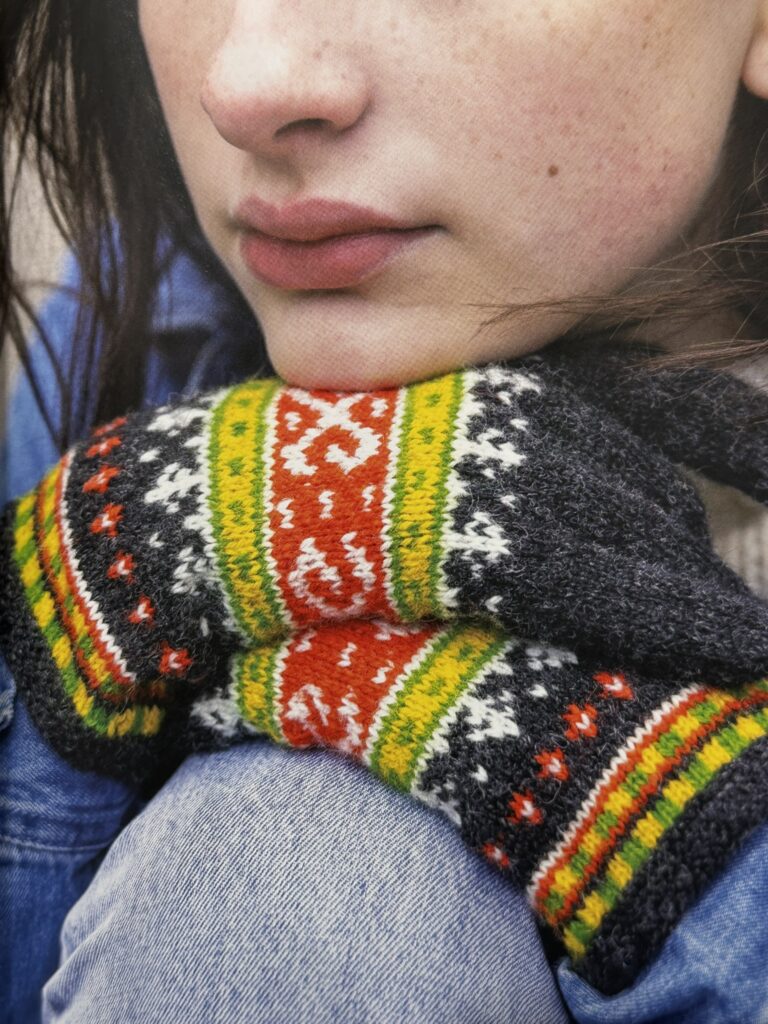 Insidesbild ur boken: Stickning från Lettland