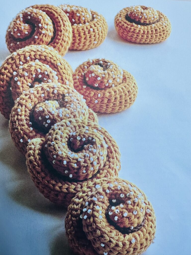 Insidesbild ur boken: Virka fikabröd