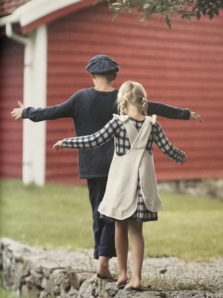 Insidesbild ur boken: Stickat från Astrid Lindgrens sagovärld