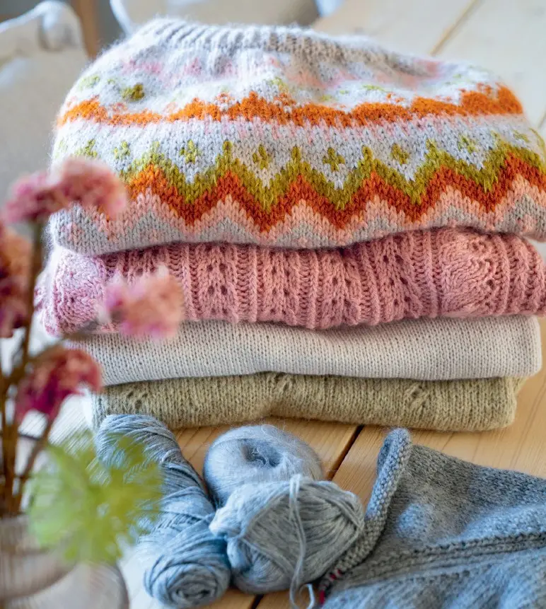 Insidesbild ur boken: Stickade favoritplagg