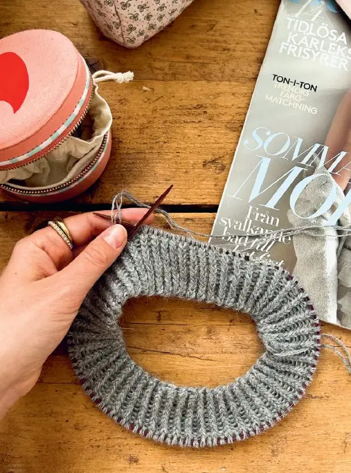 Insidesbild ur boken: Stickade favoritplagg