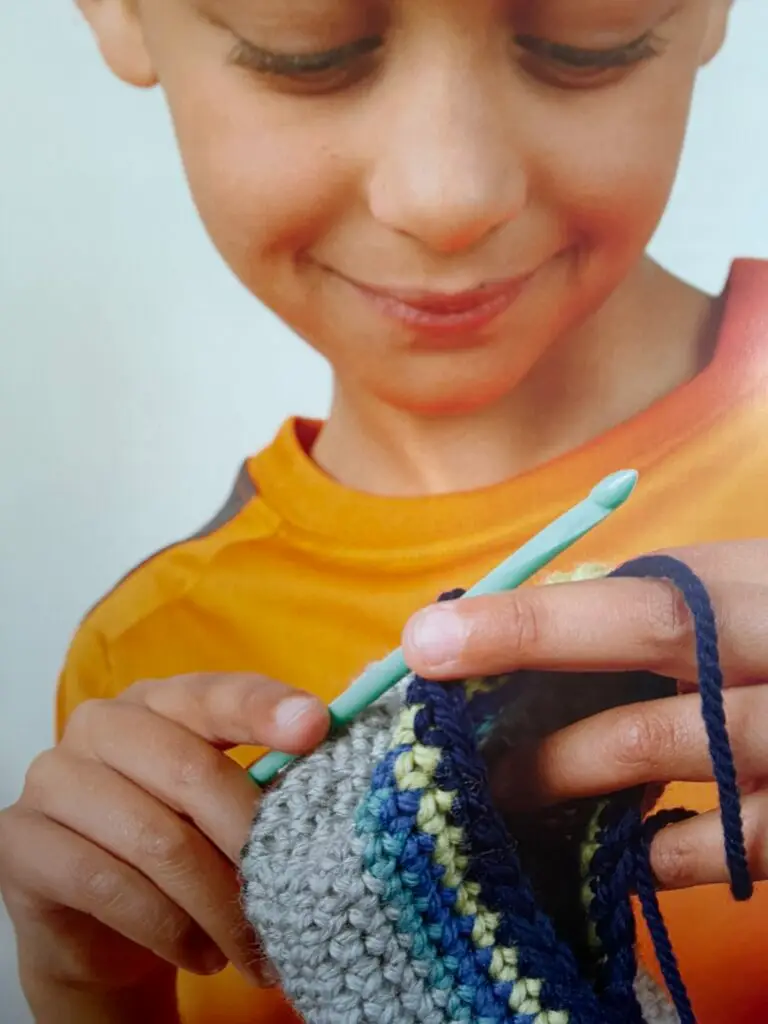Insidesbild ur boken: Lätt virkning för barn
